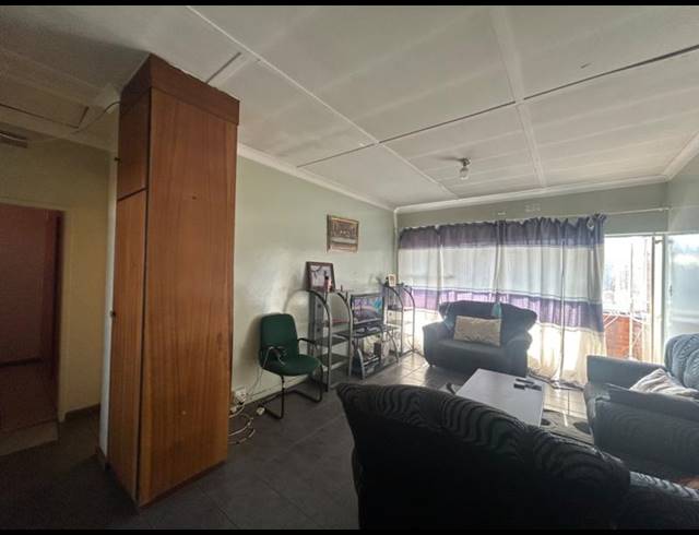 2 BEDROOM APARTMENT FOR SALE IN VANDERBIJLPARK CW 1